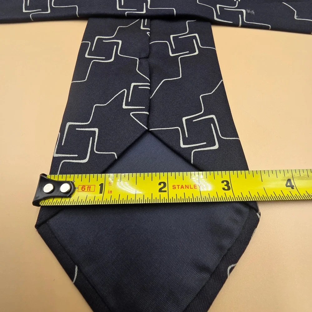 Giorgio Armani Mens Silk Tie Navy Blue White Geometric Abstract Made in Italy